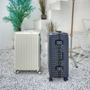 오네 여행용 캐리어 100% PC 소재 알루미늄 유렵 폴리카보네이트 66cm(24인치) 사용 후기