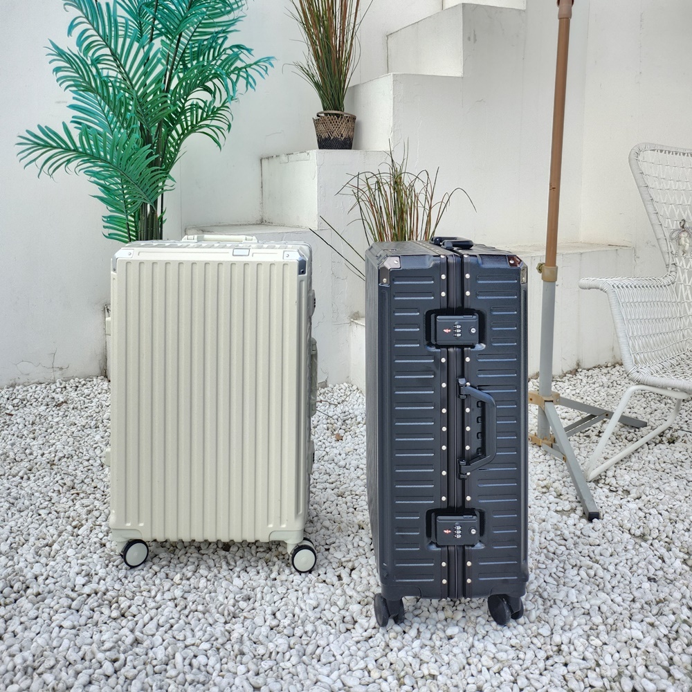 오네 여행용 캐리어 100% PC 소재 알루미늄 유렵 폴리카보네이트 66cm(24인치) 사용 후기